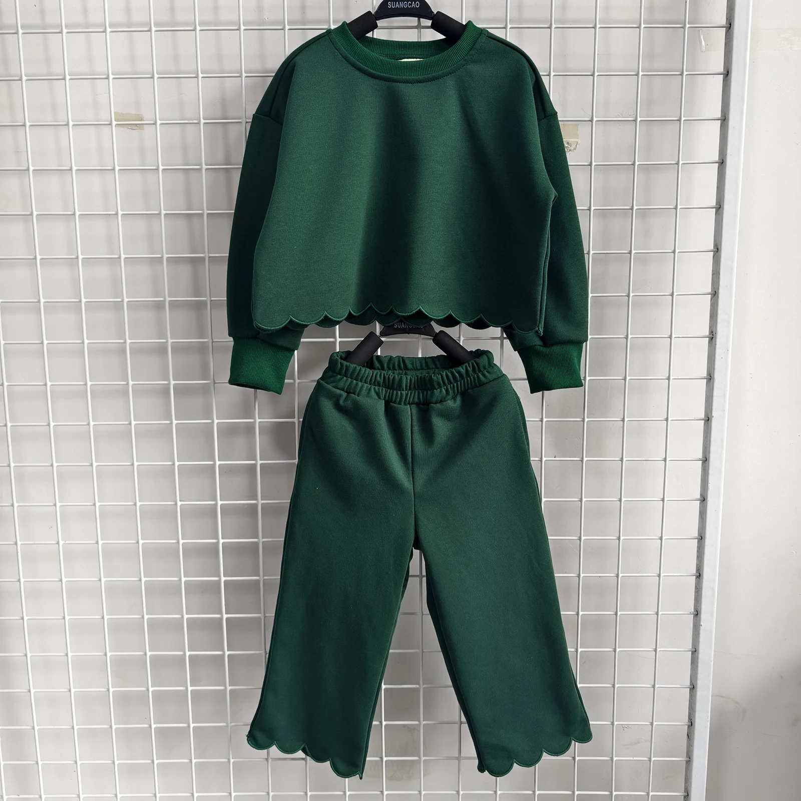 OEM Mommy and Me Matching Outfits Mama and Mini Long Sleeve Crewneck Sweatershirt Pullover Tops and Pant Set - Image 3