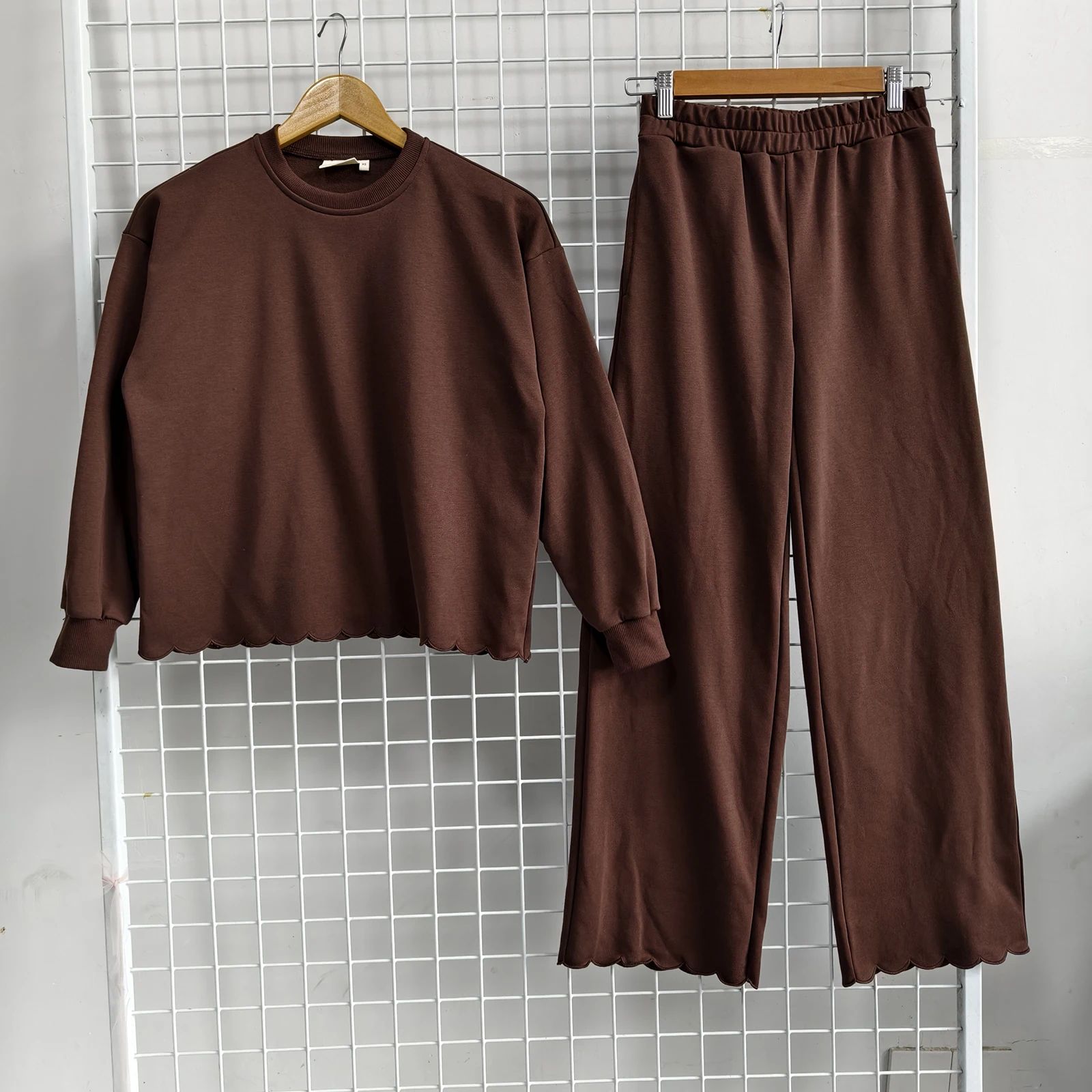 OEM Mommy and Me Matching Outfits Mama and Mini Long Sleeve Crewneck Sweatershirt Pullover Tops and Pant Set - Image 2