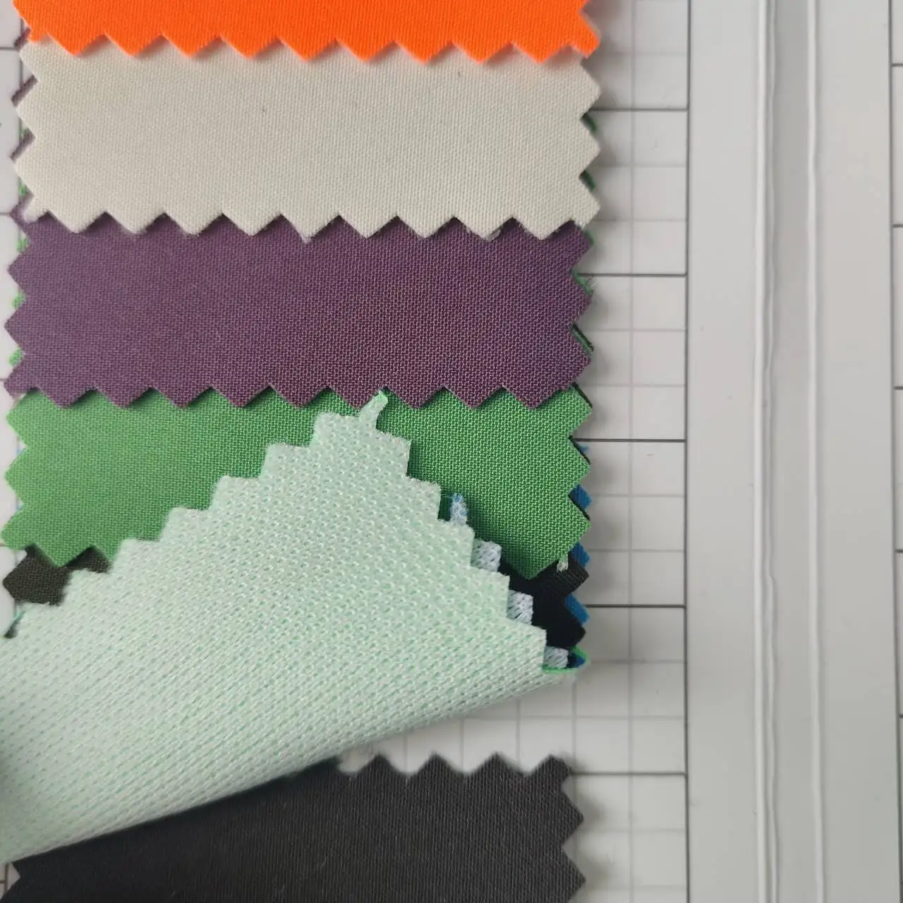 Custom Fall Windbreaker Jacket Color Block Waterproof Breathable Coat - Image 5